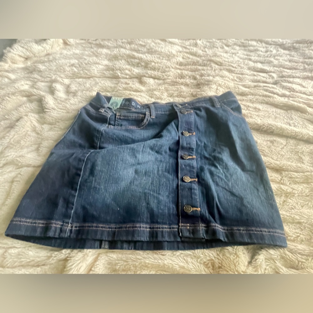 Old Navy NWT button down size 14 denim skirt
